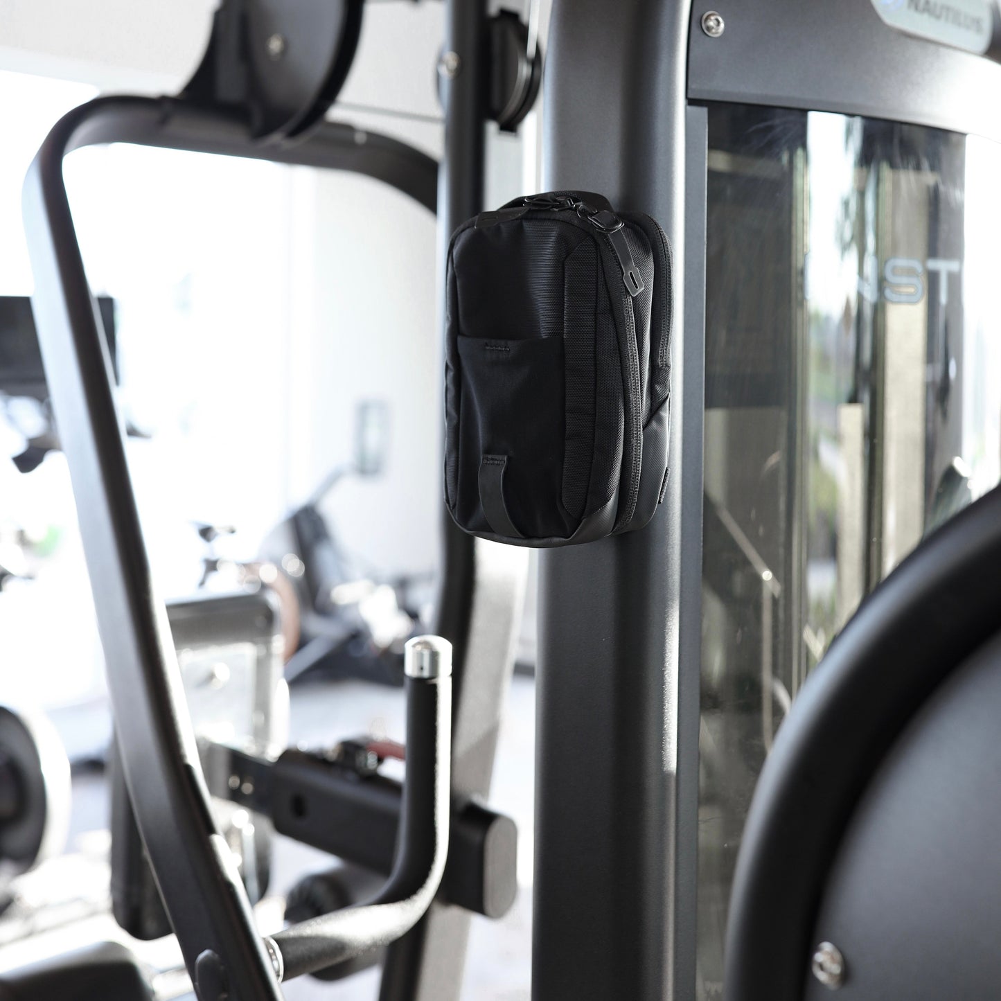 Magnetic Gym Bag for Gym, Travel, Work, and Sports