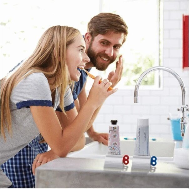 Rolling toothpaste squeezer