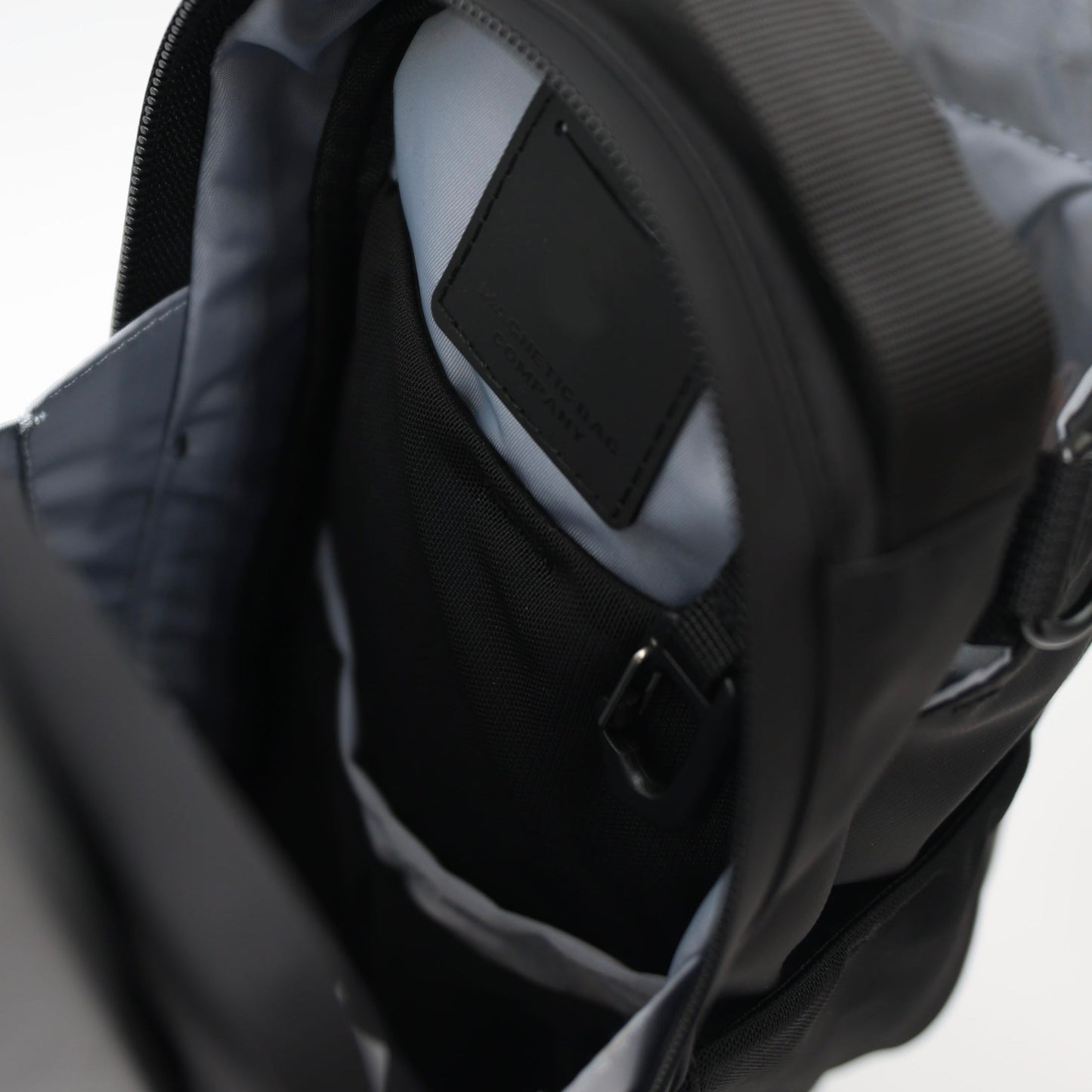 Magnetic Gym Bag for Gym, Travel, Work, and Sports